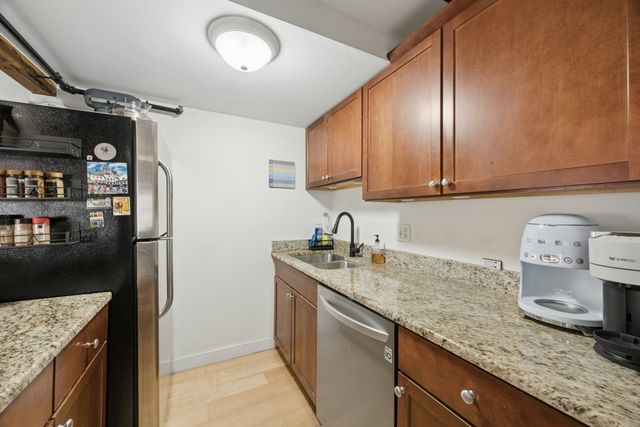 240 Jackson St 330, Lowell, MA 01852