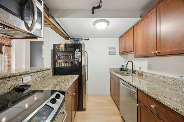 240 Jackson St 330, Lowell, MA 01852
