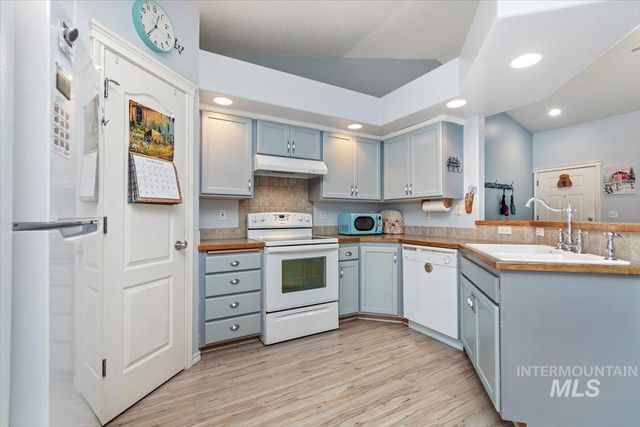 1418 W Aberdeen Ave, Nampa, ID 83686