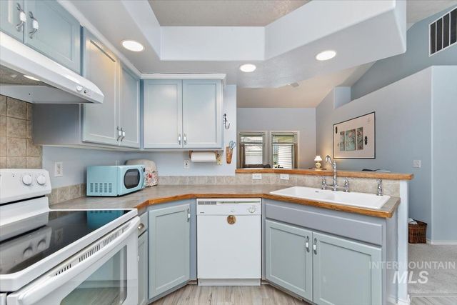 1418 W Aberdeen Ave, Nampa, ID 83686