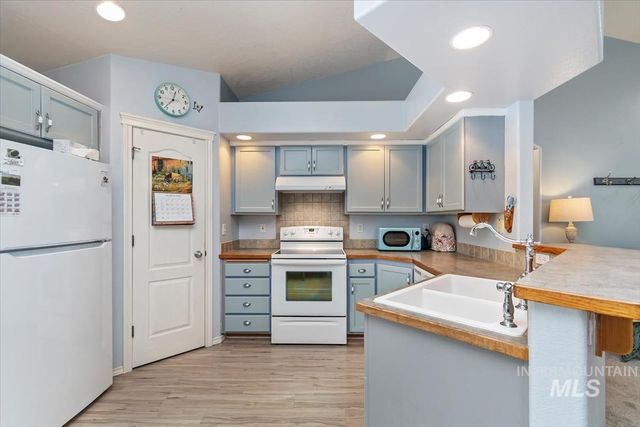 1418 W Aberdeen Ave, Nampa, ID 83686