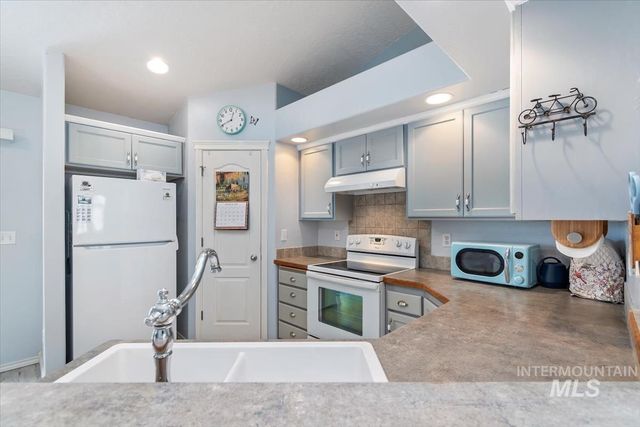 1418 W Aberdeen Ave, Nampa, ID 83686