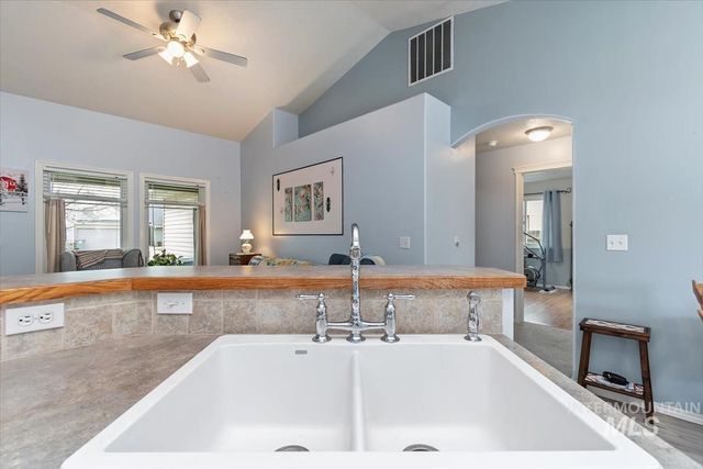 1418 W Aberdeen Ave, Nampa, ID 83686