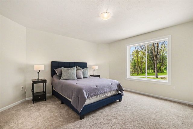 7884 Cannonsburg Rd, Rockford, MI 49341