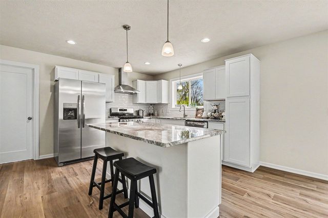 7884 Cannonsburg Rd, Rockford, MI 49341