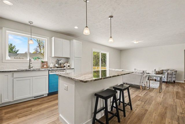 7884 Cannonsburg Rd, Rockford, MI 49341