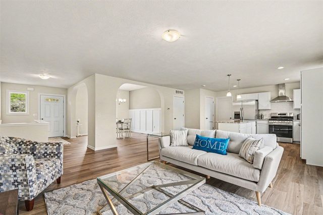 7884 Cannonsburg Rd, Rockford, MI 49341