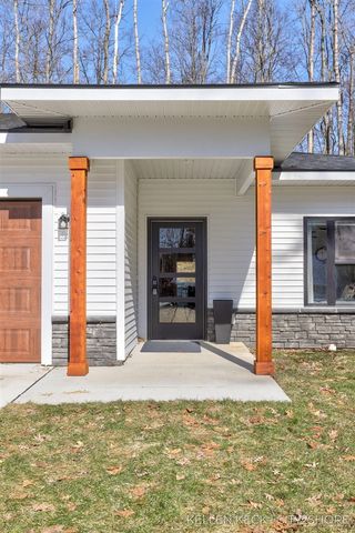 11300 Apache Wells Court, Stanwood, MI 49346