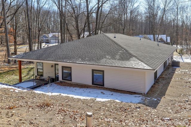 11300 Apache Wells Court, Stanwood, MI 49346