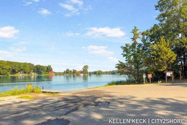 11300 Apache Wells Court, Stanwood, MI 49346