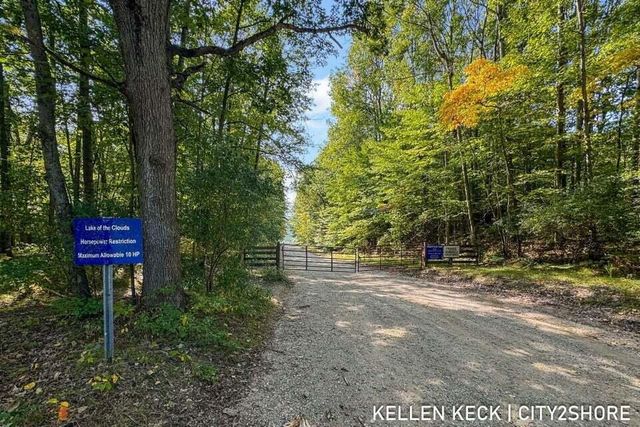 11300 Apache Wells Court, Stanwood, MI 49346