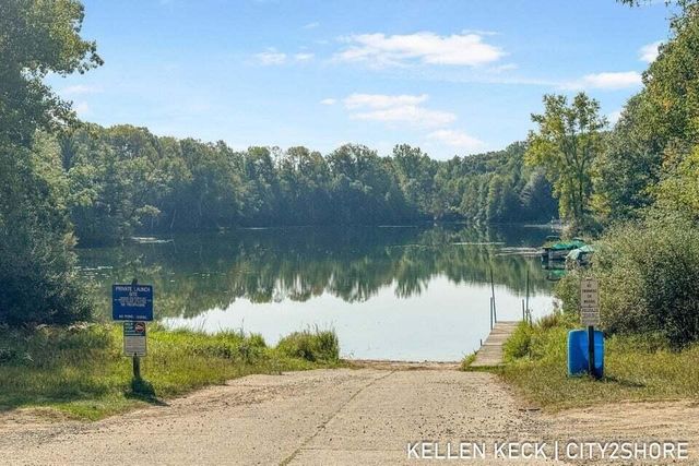 11300 Apache Wells Court, Stanwood, MI 49346