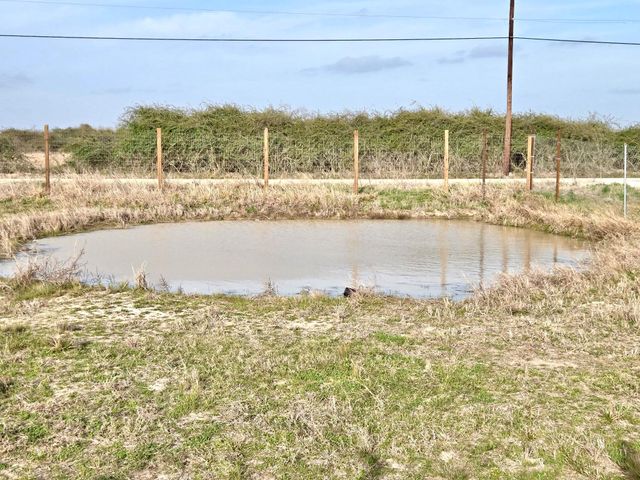 1046 Beal Road, Eagle Lake, TX 77434