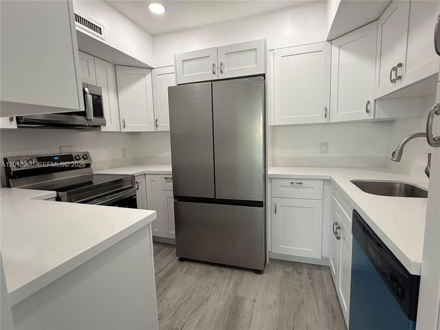 3505 S Ocean Dr 310, Hollywood, FL 33019