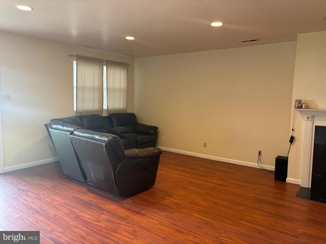 30 COUNTRY LN, Voorhees, NJ 08043