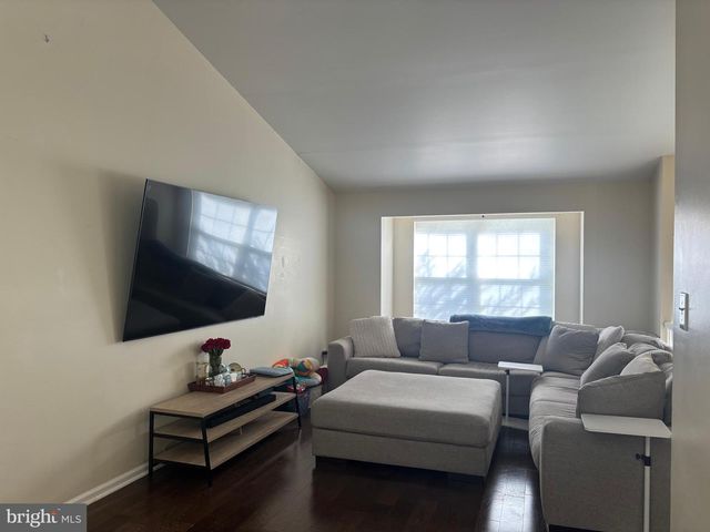 30 COUNTRY LN, Voorhees, NJ 08043