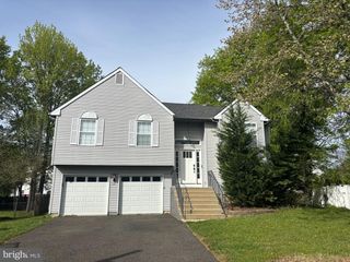 30 COUNTRY LN, Voorhees, NJ 08043