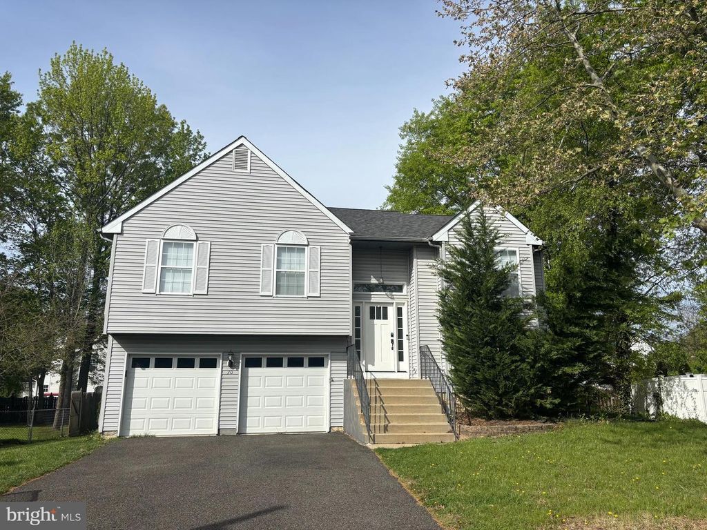 30 COUNTRY LN, Voorhees, NJ 08043
