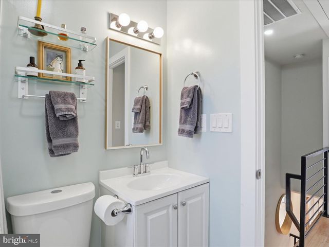 1111 ANACOSTIA RD SE, Washington, DC 20019