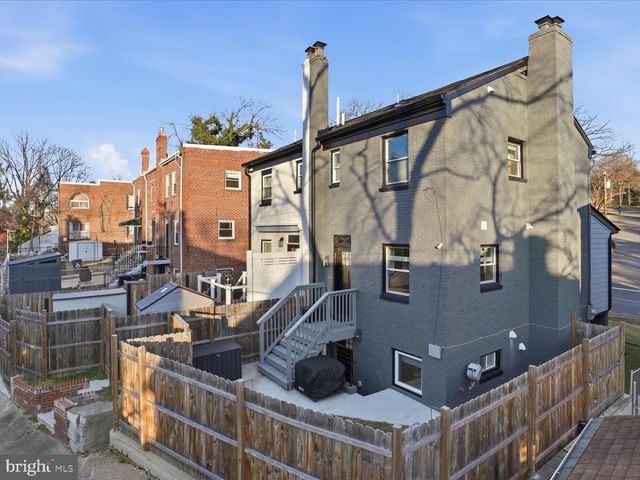 1111 ANACOSTIA RD SE, Washington, DC 20019