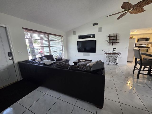 9410 NW 14th Street, Pembroke Pines, FL 33024