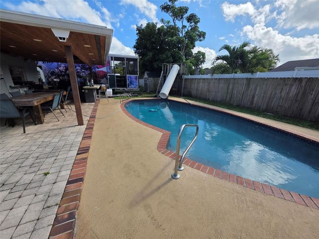 9410 NW 14th Street, Pembroke Pines, FL 33024