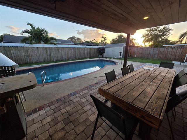 9410 NW 14th Street, Pembroke Pines, FL 33024
