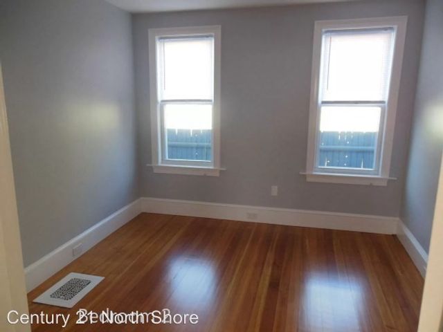 5 Pearl Street 1, Salem, MA 01970