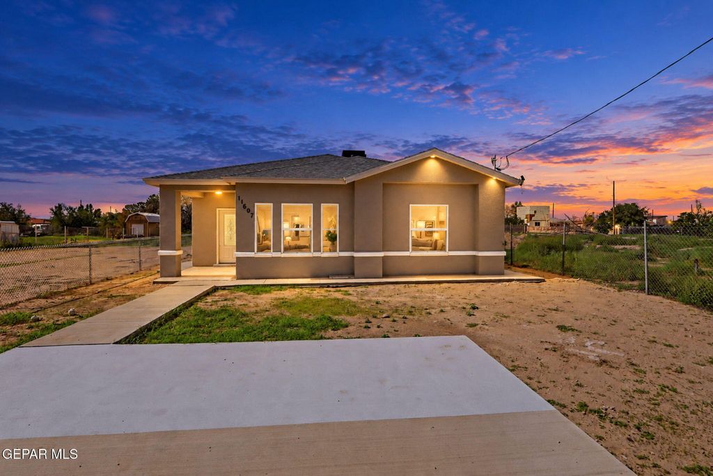 11607 Valle Bonito Road, Socorro, TX 79927