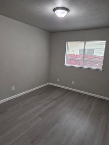 5660 W Tenaya Avenue, Fresno, CA 93722