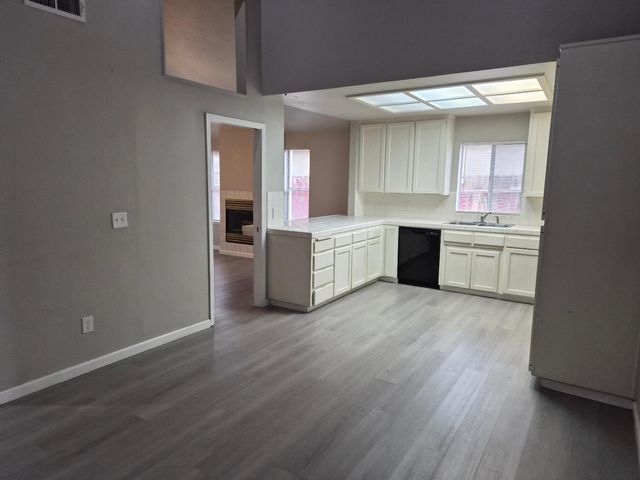 5660 W Tenaya Avenue, Fresno, CA 93722