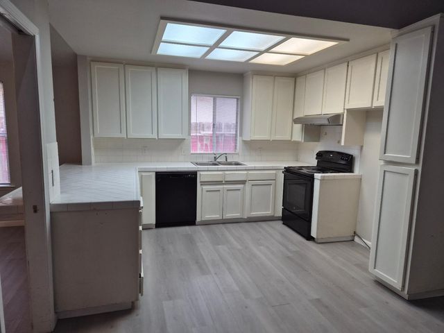 5660 W Tenaya Avenue, Fresno, CA 93722