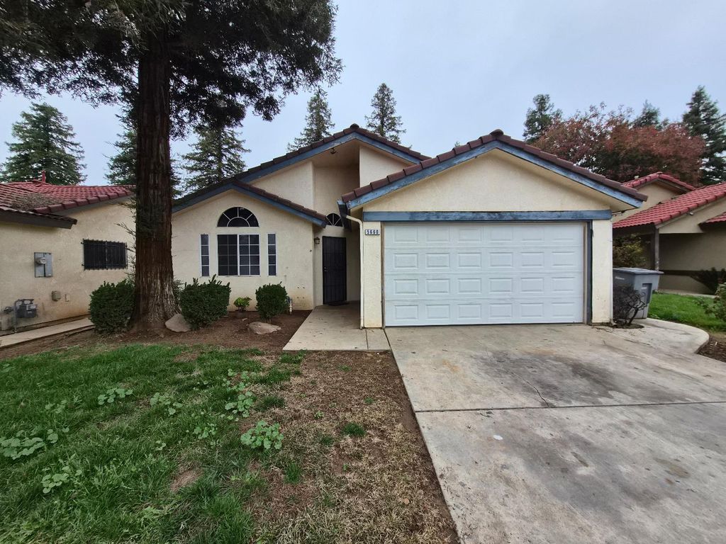 5660 W Tenaya Avenue, Fresno, CA 93722