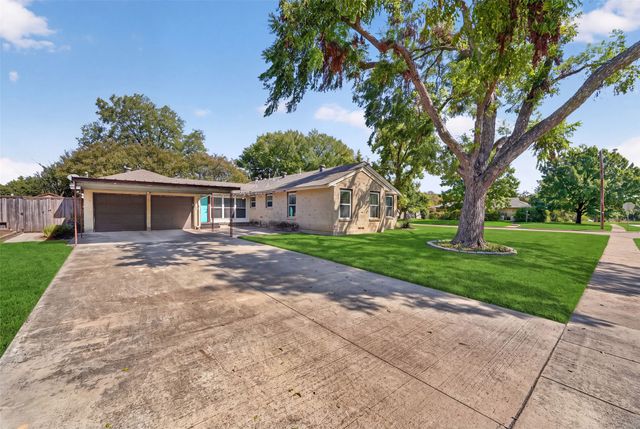 9733 Edgelake Drive, Dallas, TX 75218