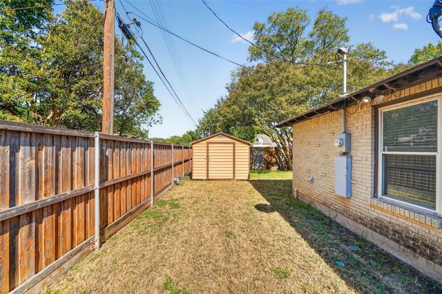 9733 Edgelake Drive, Dallas, TX 75218