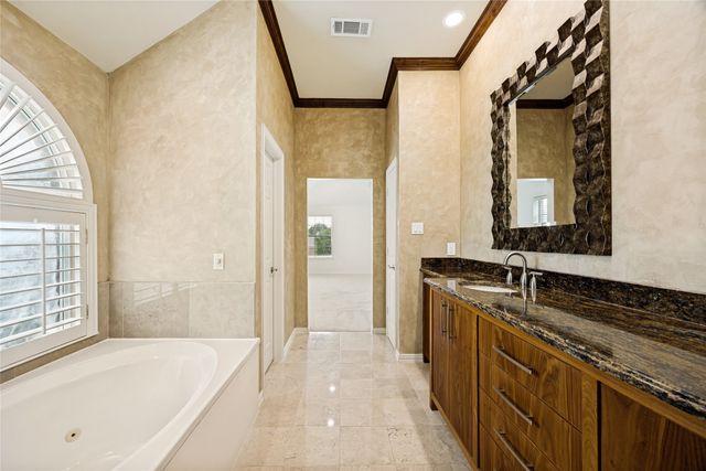 316 Riverwalk Lane, Irving, TX 75063