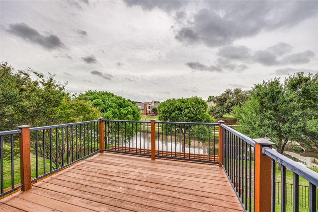 316 Riverwalk Lane, Irving, TX 75063