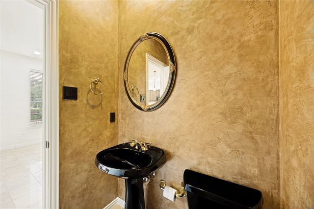 316 Riverwalk Lane, Irving, TX 75063