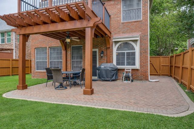 316 Riverwalk Lane, Irving, TX 75063