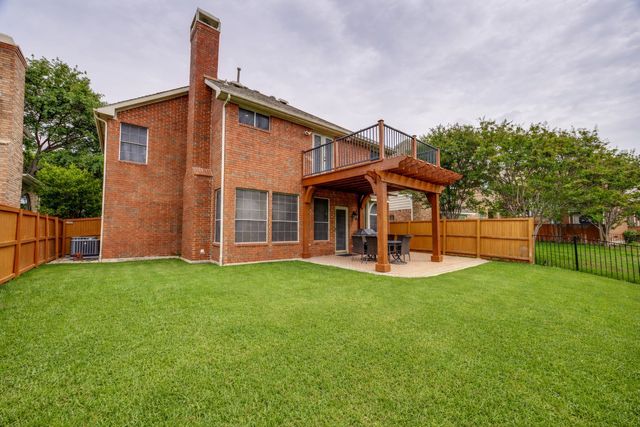 316 Riverwalk Lane, Irving, TX 75063