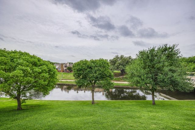 316 Riverwalk Lane, Irving, TX 75063