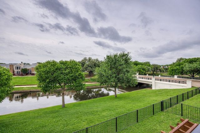 316 Riverwalk Lane, Irving, TX 75063