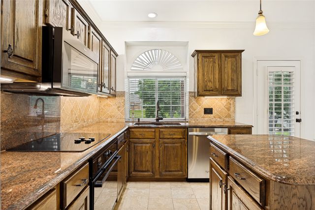 316 Riverwalk Lane, Irving, TX 75063