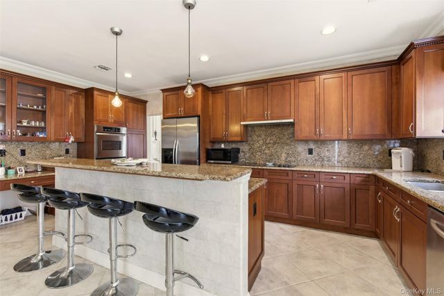 171 Hamlet Drive, Mount Sinai, NY 11766