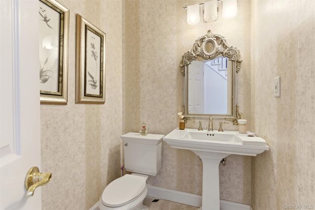 171 Hamlet Drive, Mount Sinai, NY 11766