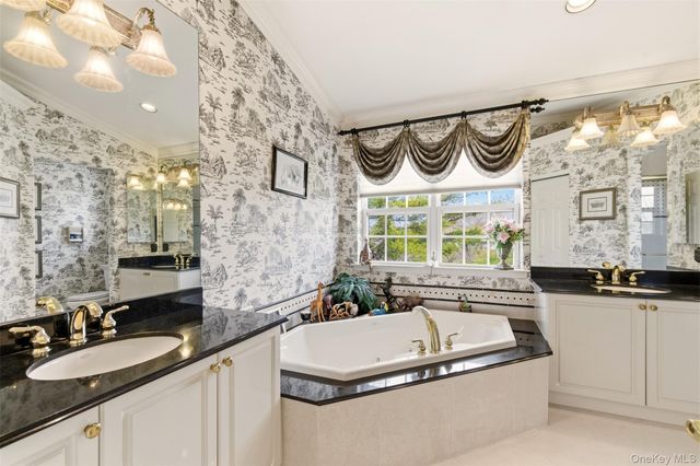 171 Hamlet Drive, Mount Sinai, NY 11766