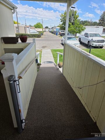 809 S 6th Street, Rupert, ID 83350