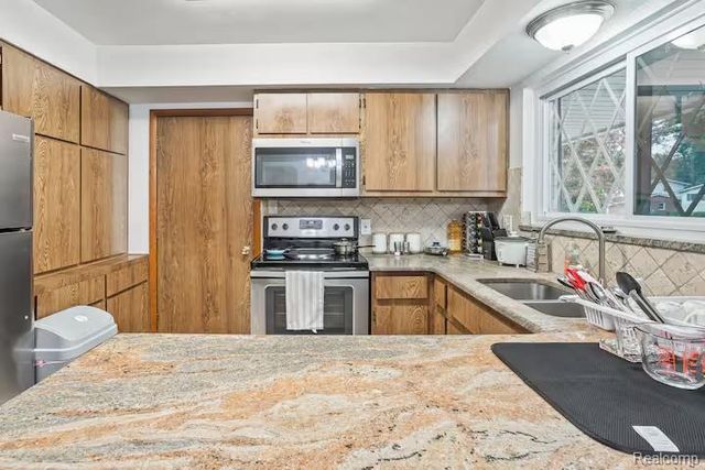 11261 Alger Street, Warren, MI 48093