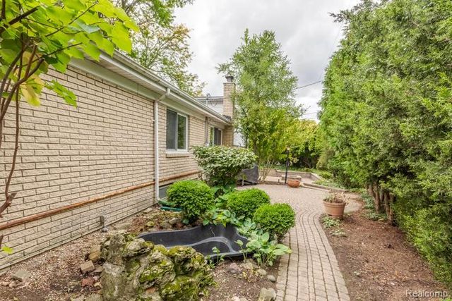 11261 Alger Street, Warren, MI 48093