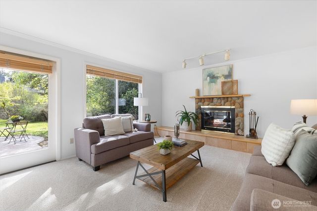 24309 SE 25th Street, Sammamish, WA 98075